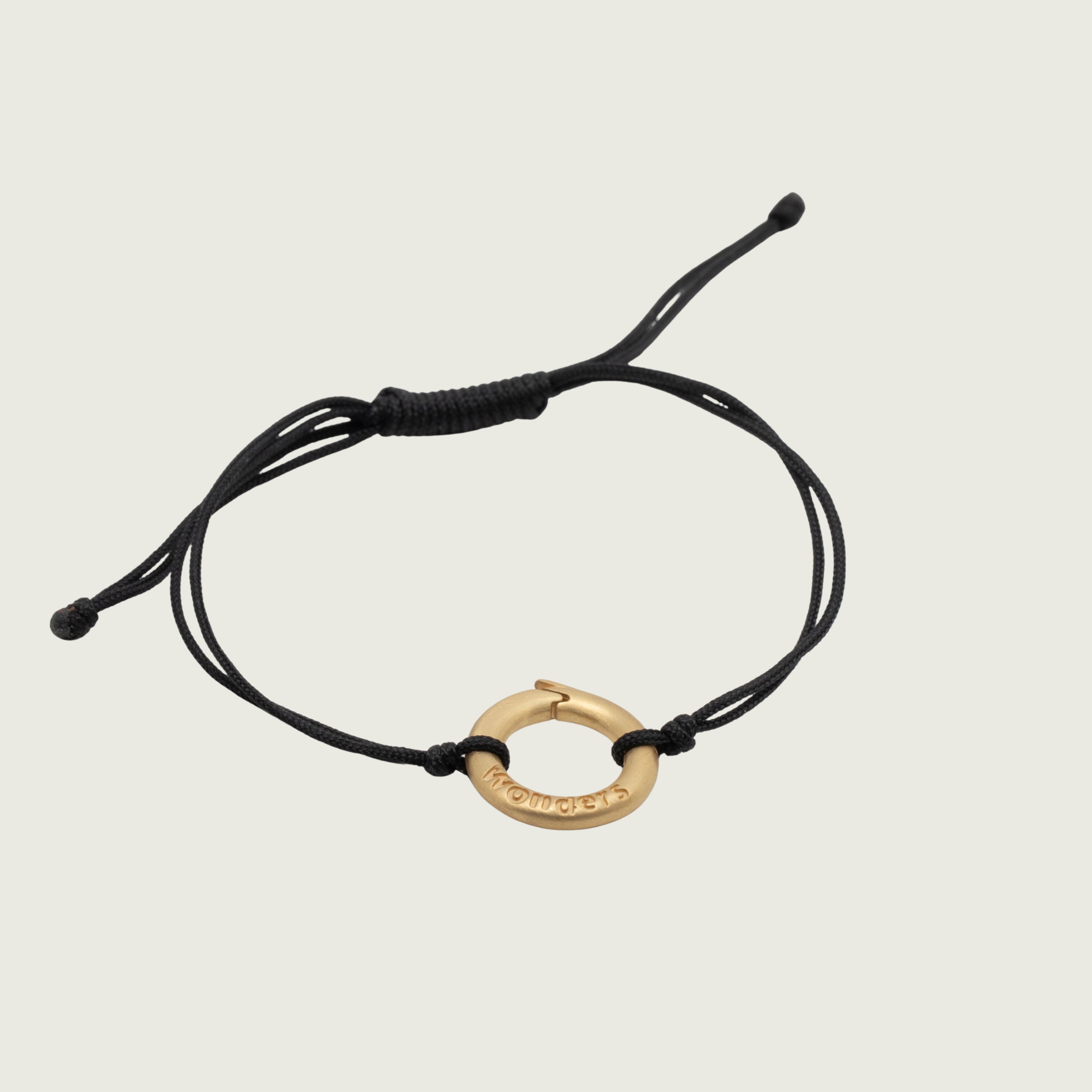 Wonders - Gold bracelet.